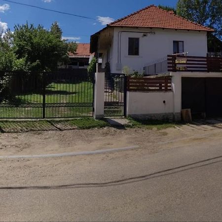Texas House Konuk evi Novaci-Străini Dış mekan fotoğraf
