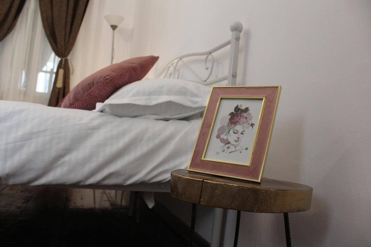 Texas House Konuk evi Novaci-Străini Dış mekan fotoğraf
